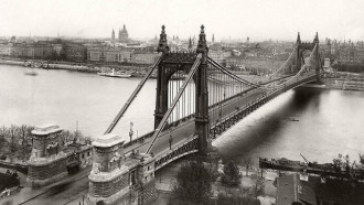 Фото: Мост Елизаветы, Будапешт. Взорван утром 18 января 1945 года