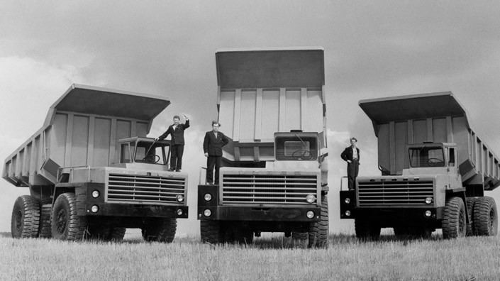27 августа 1964 года. Три БЕЛАЗовских богатыря. Фото Георгия Усламова.