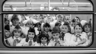 29 июня 1984 года. Среди первых пассажиров метро в Минске – юные ленинцы белорусской столицы. Фото Александра Толочко, Владимира Шубы