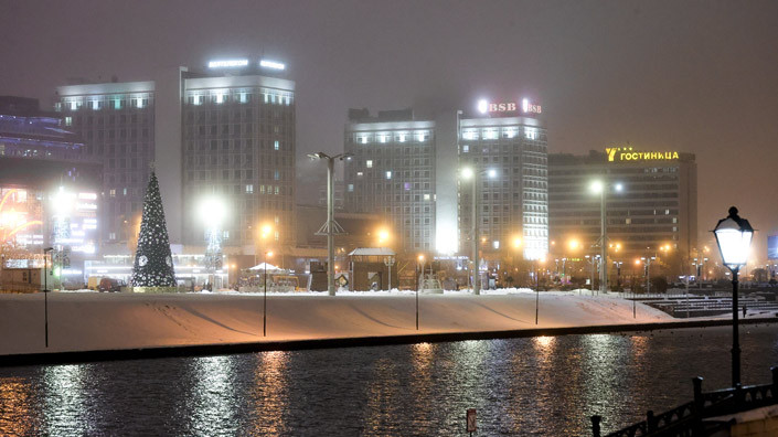 17 января 2022 года. Вечерний туман в Минске. Фото Максима Гучека.