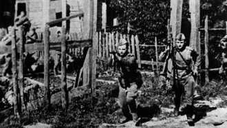 26 июня 1944 года. Великая Отечественная война, операция «Багратион». Уличные бои в Жлобине. Репродукция Чеслава Мезина
