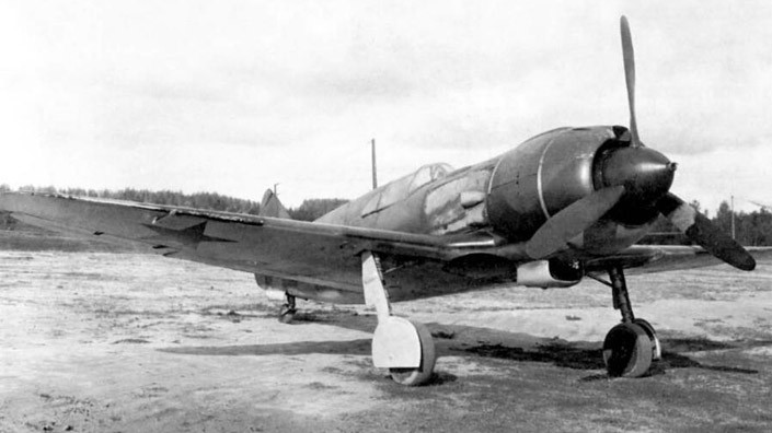 Kегендарный советский одномоторный истребитель Ла-5, созданный в 1942 году ОКБ-21 С.А. Лавочкина в Горьком. На нем совершал свои подвиги Герой Советского Союза Иван Козич