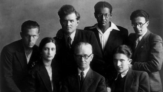 1941 год. Класс профессора В. Золотарева. 1-й ряд: С. Нисневич, В. Золотарев, М. Вайнберг. 2-й ряд: В. Оловников, Д. Лукас, Л. Абелиович, Р. Селицкий