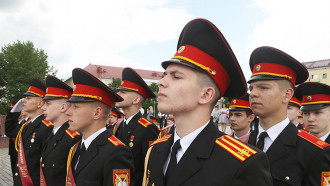 Здесь и далее – кадры с церемонии прощания со знаменем Могилевского областного кадетского училища и вручения аттестатов выпускникам